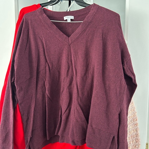 Essentials Sweaters - 🔥$2 Women's V-Neck Burgundy Sweater size XL 🥳